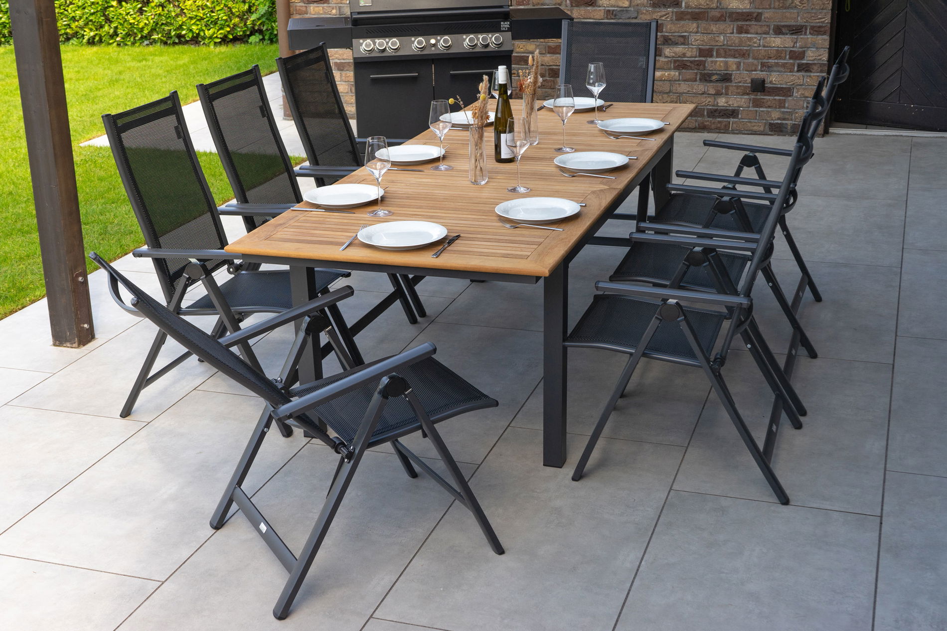 OUTFLEXX Set da pranzo da giardino, OUTFLEXX® antracite opaco, alluminio / teak / textilene, tavolo allungabile 180/240 x 100cm, 8 sedie pieghevoli 22192__1