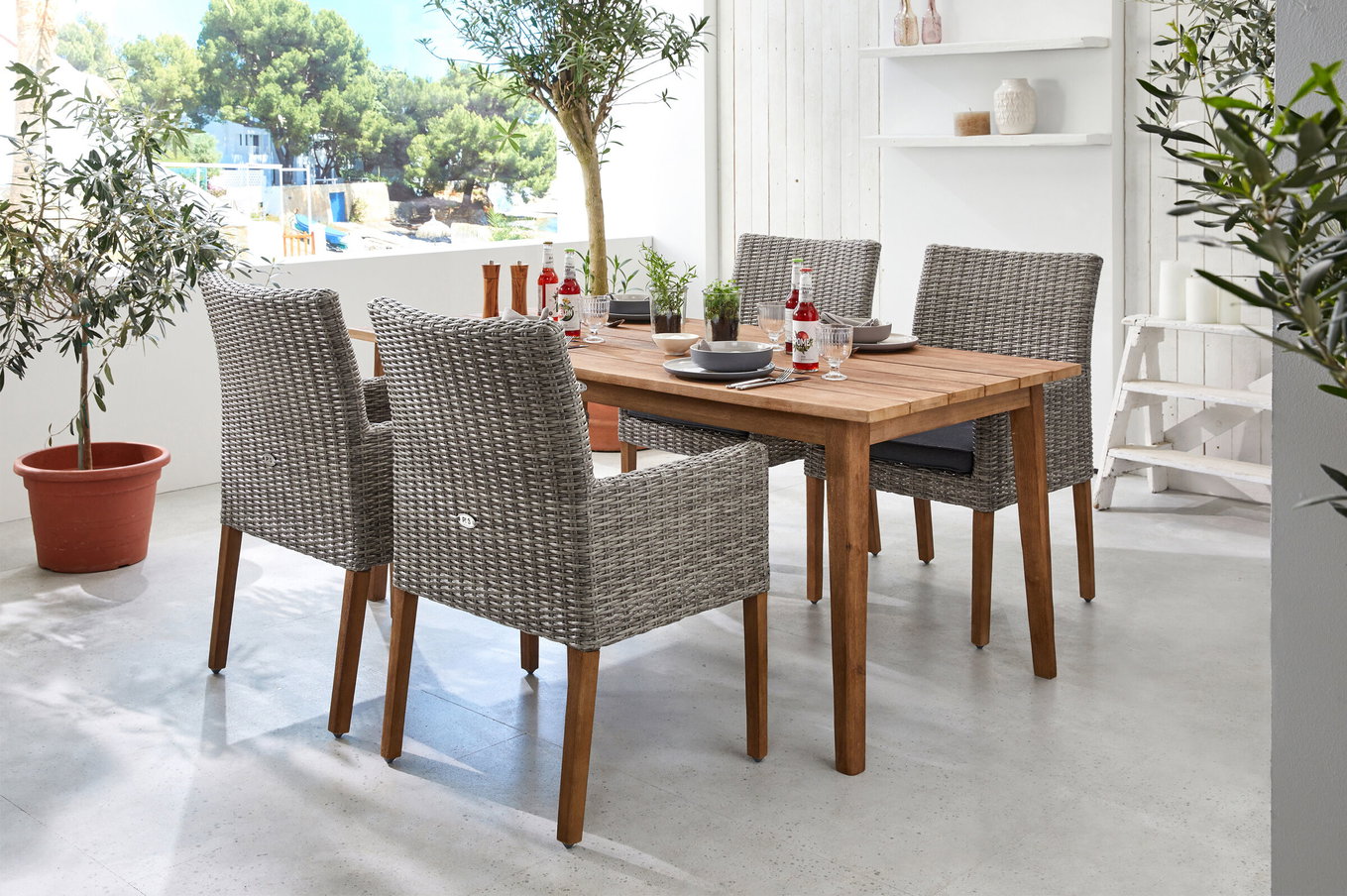 Ploß Borneo/Kota Gruppo da pranzo da giardino, naturale/grigio screziato, Acacia/Alluminio/Polyrattan, 180x90cm, 4 poltrone in stile country, prodotto certificato FSC® 28602__1