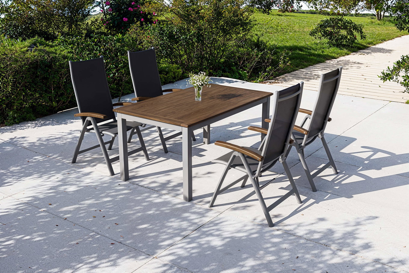 VILLANA Set da pranzo da giardino, argento/nero, Alluminio / Acacia, Tavolo da giardino 150 x 90 cm, 4 Sedie pieghevoli, Prodotto certificato FSC® 16469__1