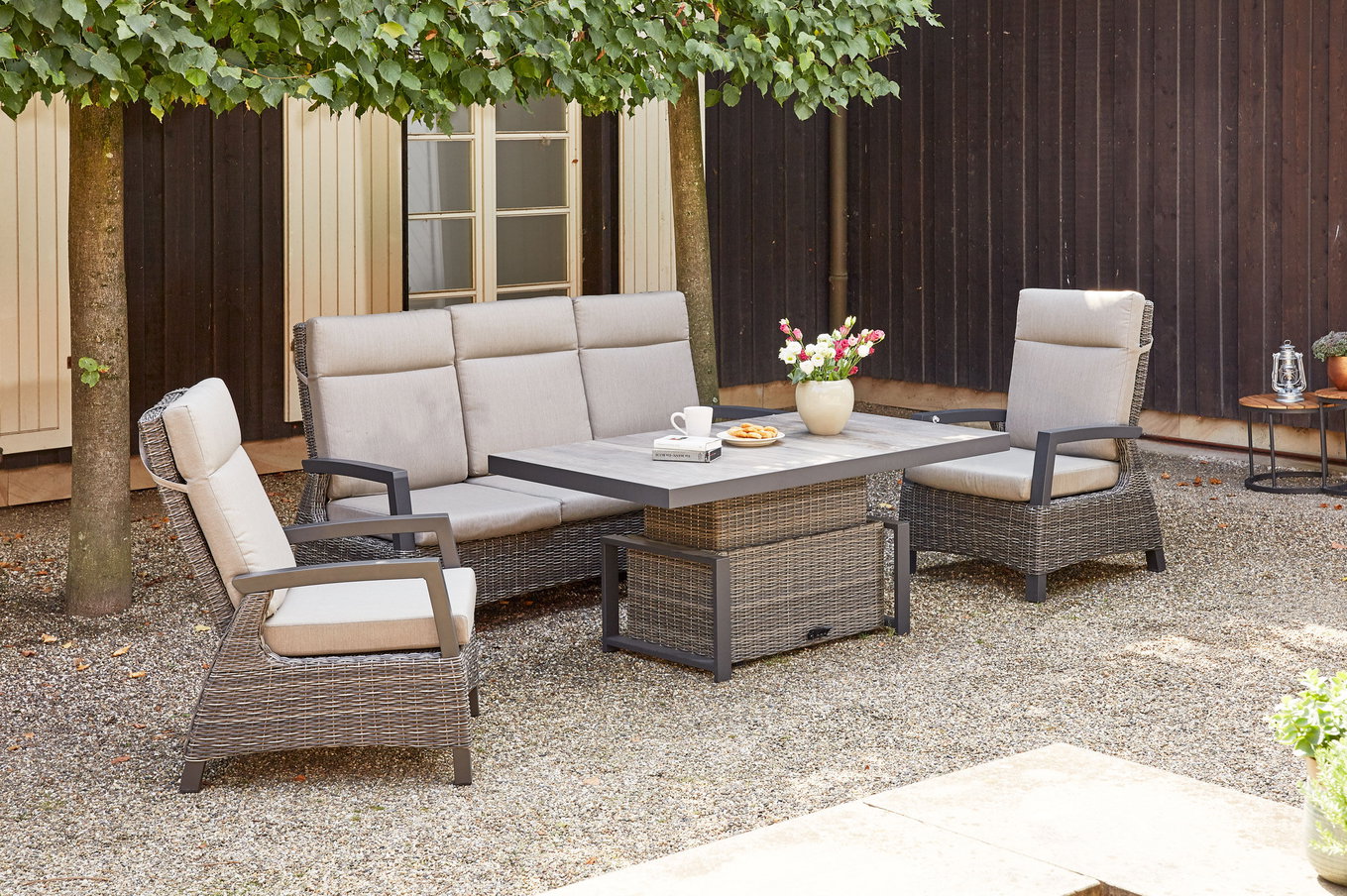 SIENA GARDEN Corido Lounge da giardino, charcoal, alluminio/intreccio Gardino®, 2 poltrone lounge + divano 3 posti, tavolo lift regolabile senza scatti 160x90x47-71cm 21498__1