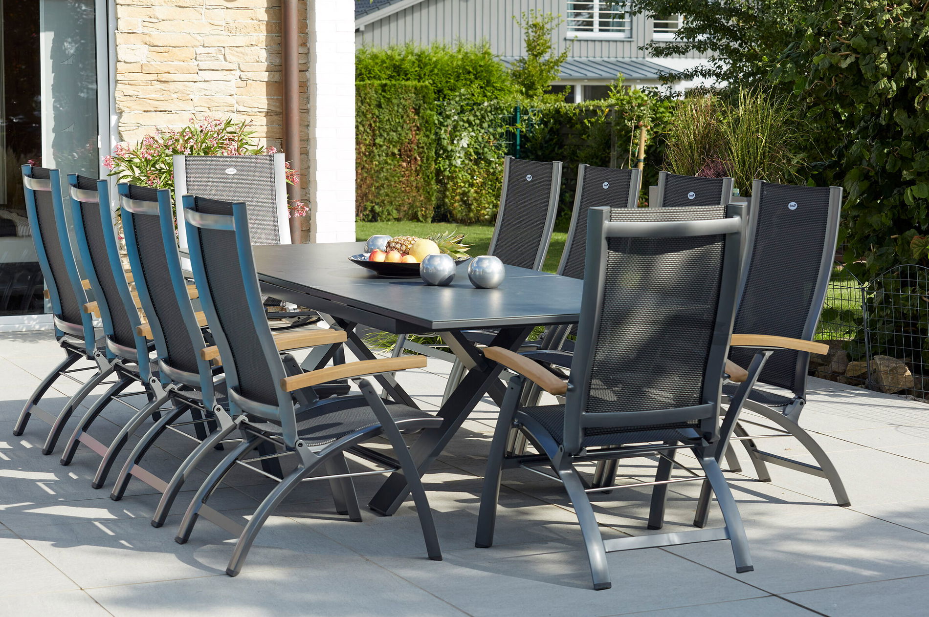 HARTMAN Modello speciale Xanadu / Primo Set da pranzo da giardino, xerix/naturale, Alu/Teak/Vetroceramica, 10 sedie pieghevoli, 220/280x100cm, base a X, braccioli in Teak