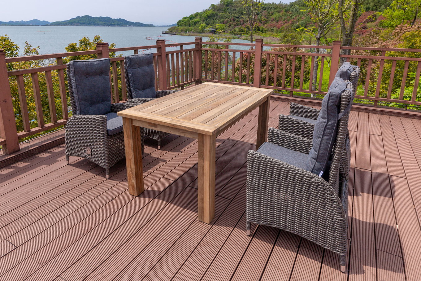 OUTFLEXX Gruppo pranzo da giardino, Polyrattan/teak riciclato, tavolo 160 x 90 cm, 4 poltrone da pranzo ad alta spalliera, incl. cuscini, prodotto certificato FSC® 19370__1