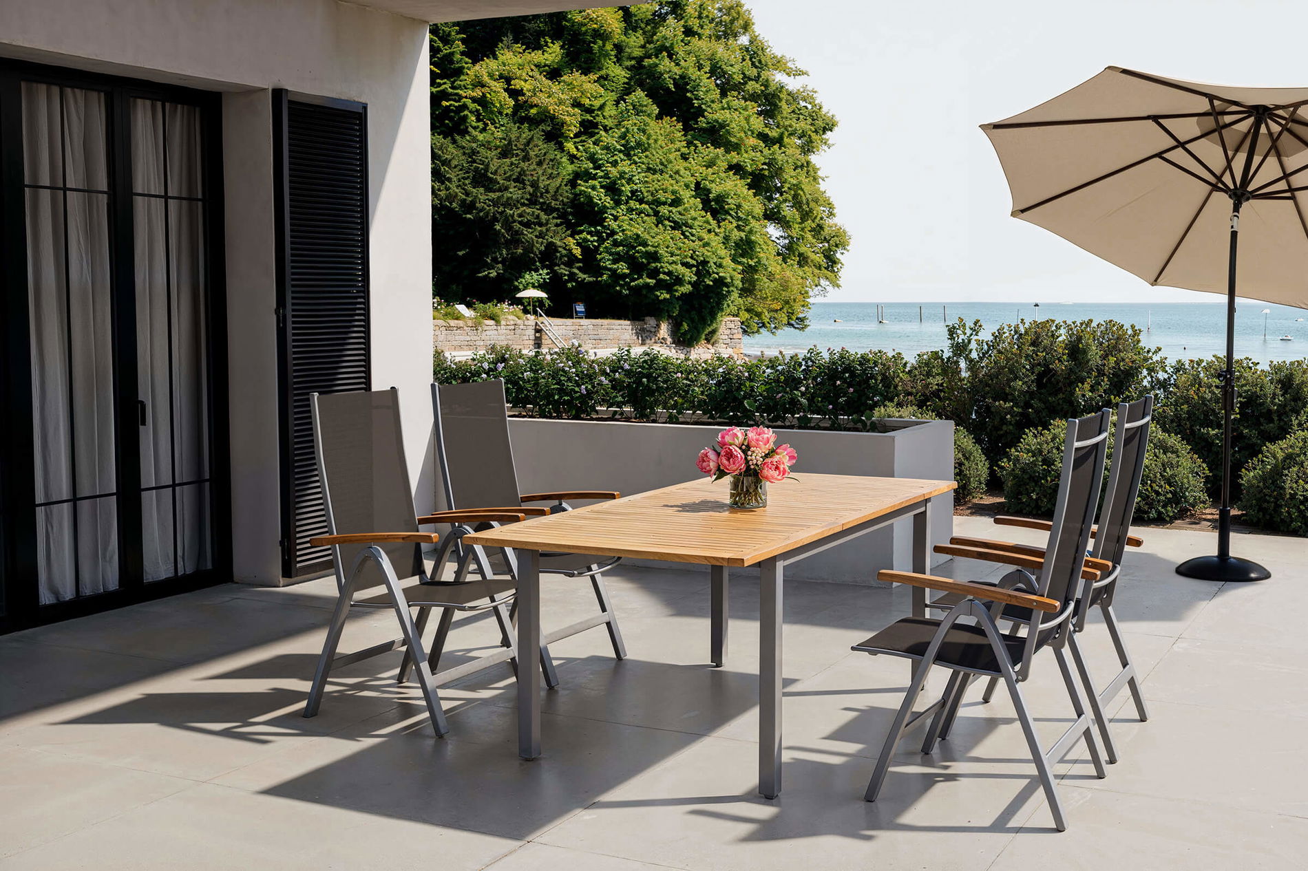 VILLANA Set da pranzo da giardino con 4 sedie pieghevoli, argento, alluminio/eucalipto, tavolo allungabile 150/200 x 90 cm, prodotto certificato FSC® 80348__1