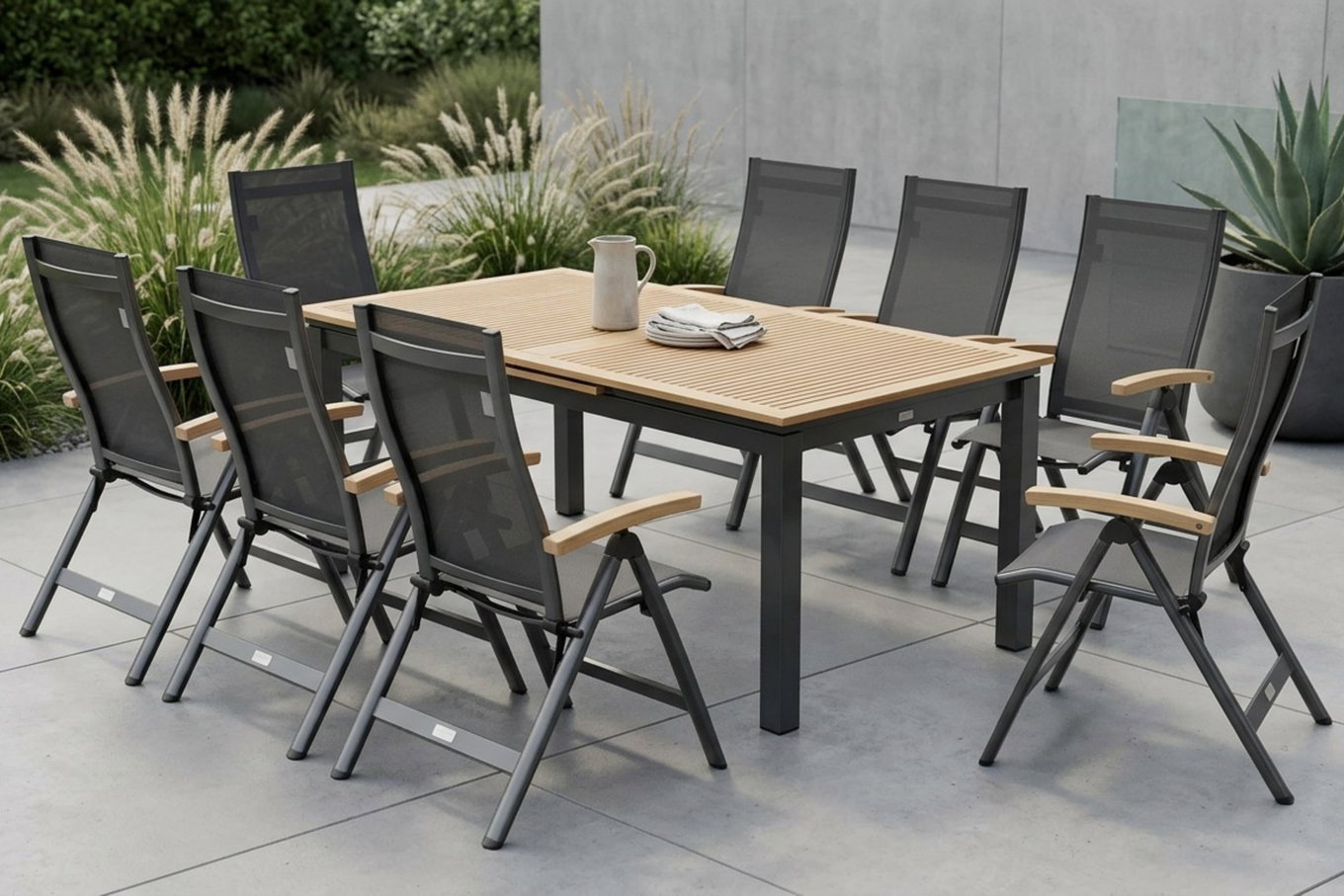 OUTFLEXX Set da pranzo da giardino, OUTFLEXX® antracite opaco, Alu / Teak / Textilene, tavolo 180/240x100cm, 8 sedie pieghevoli