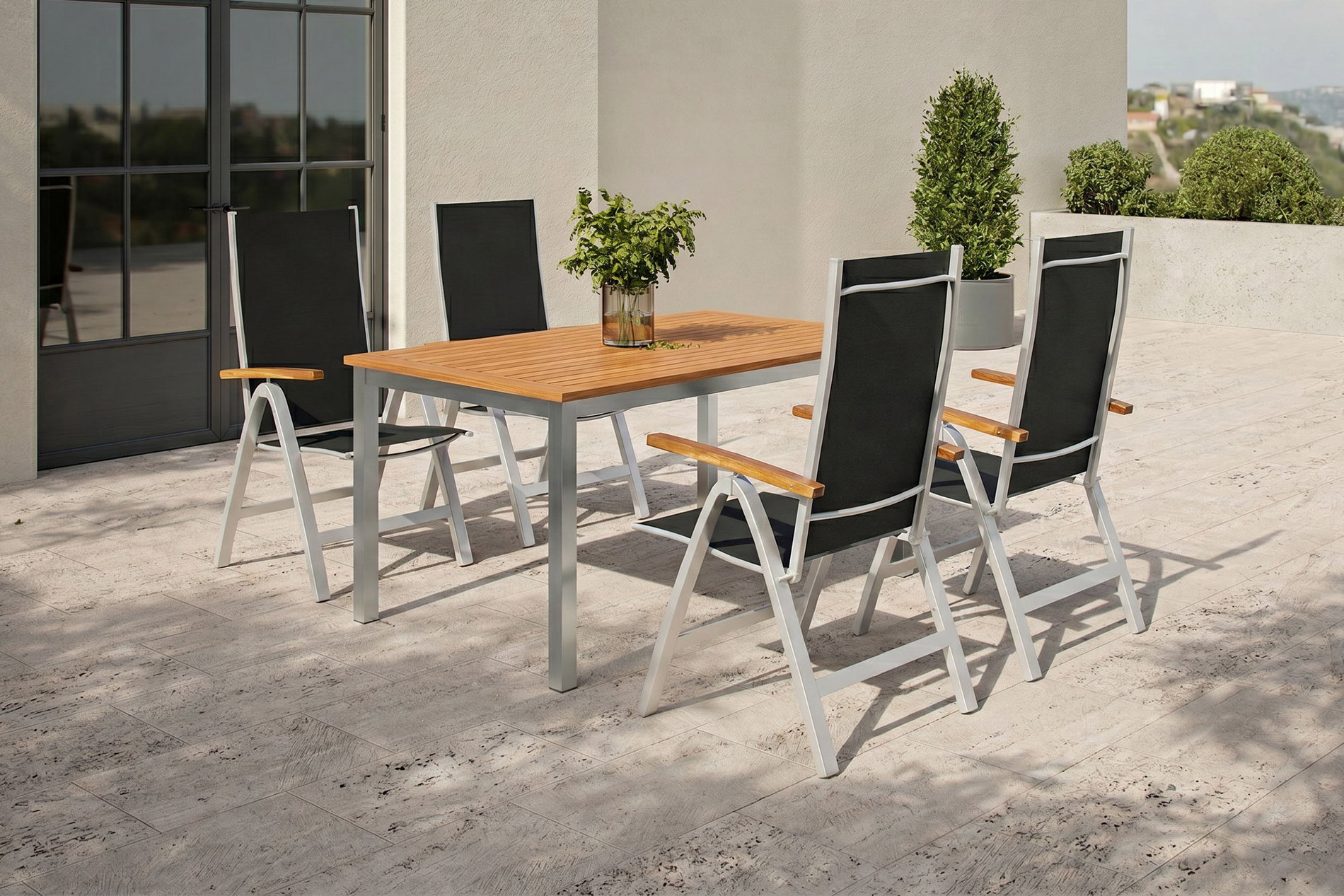 Set da pranzo da giardino VILLANA, argento/naturale, alluminio/eucalipto, 150 x 90 x 74 cm, 4 posti a sedere, resistente alle intemperie, con piedini protettivi, prodotto certificato FSC®