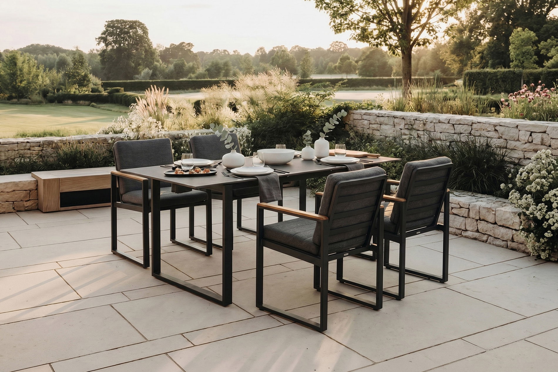 OUTFLEXX Set da pranzo da giardino Bocas, grigio opaco, alluminio/legno di teak, tavolo allungabile 206/266 x 100 cm, incl. 4 poltrone OUTFLEXX Set da pranzo da giardino Bocas, grigio opaco, alluminio/legno di teak, tavolo allungabile 206/266 x 100 cm, incl. 4 poltrone