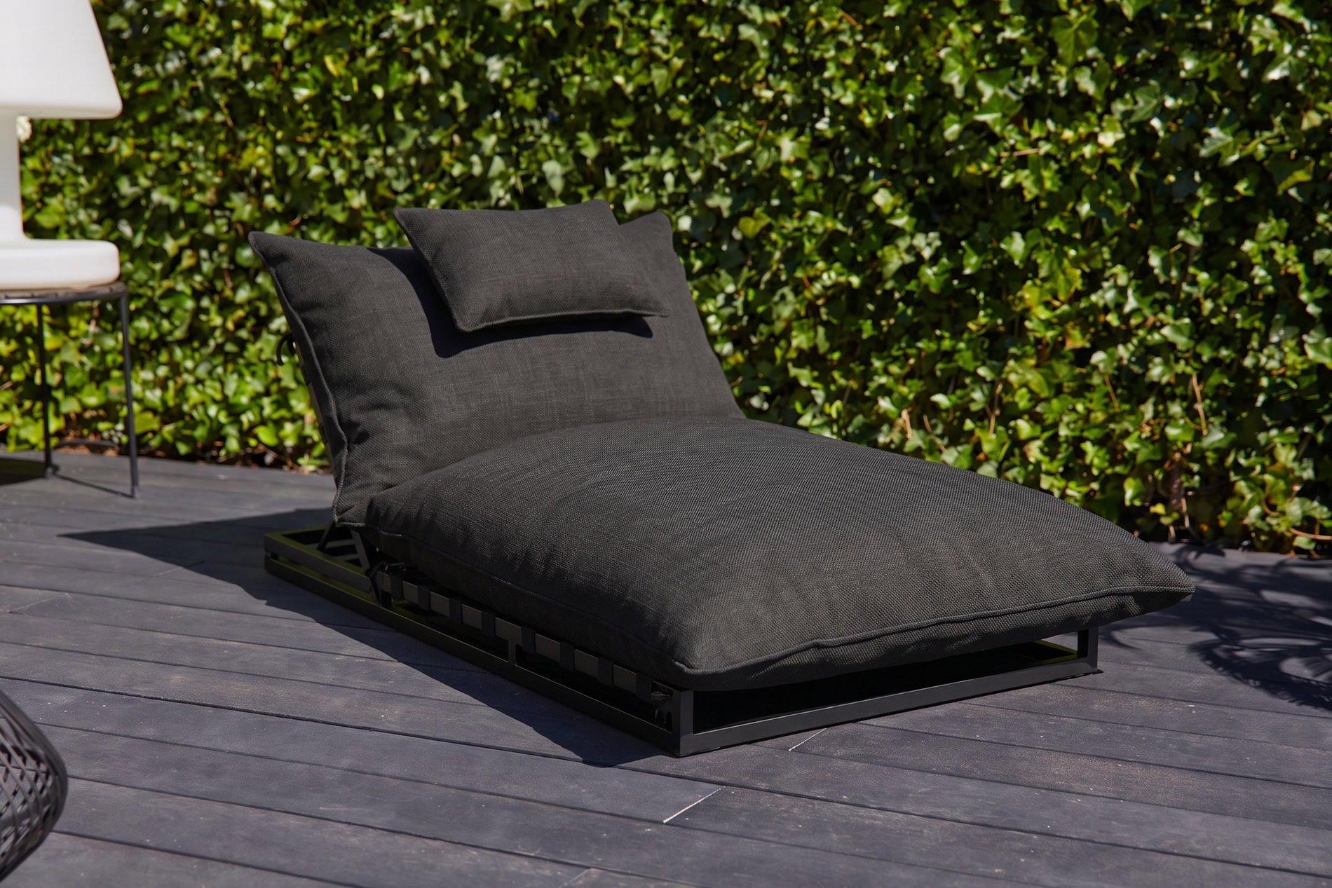 OUTFLEXX Ribe Lettino da giardino, grigio scuro/antracite, Alluminio/Poliestere, 190 x 120 cm, angolazioni regolabile, incl. cuscino e imbottitura OUTFLEXX Ribe Lettino da giardino, grigio scuro/antracite, Alluminio/Poliestere, 190 x 120 cm, angolazioni regolabile, incl. cuscino e imbottitura