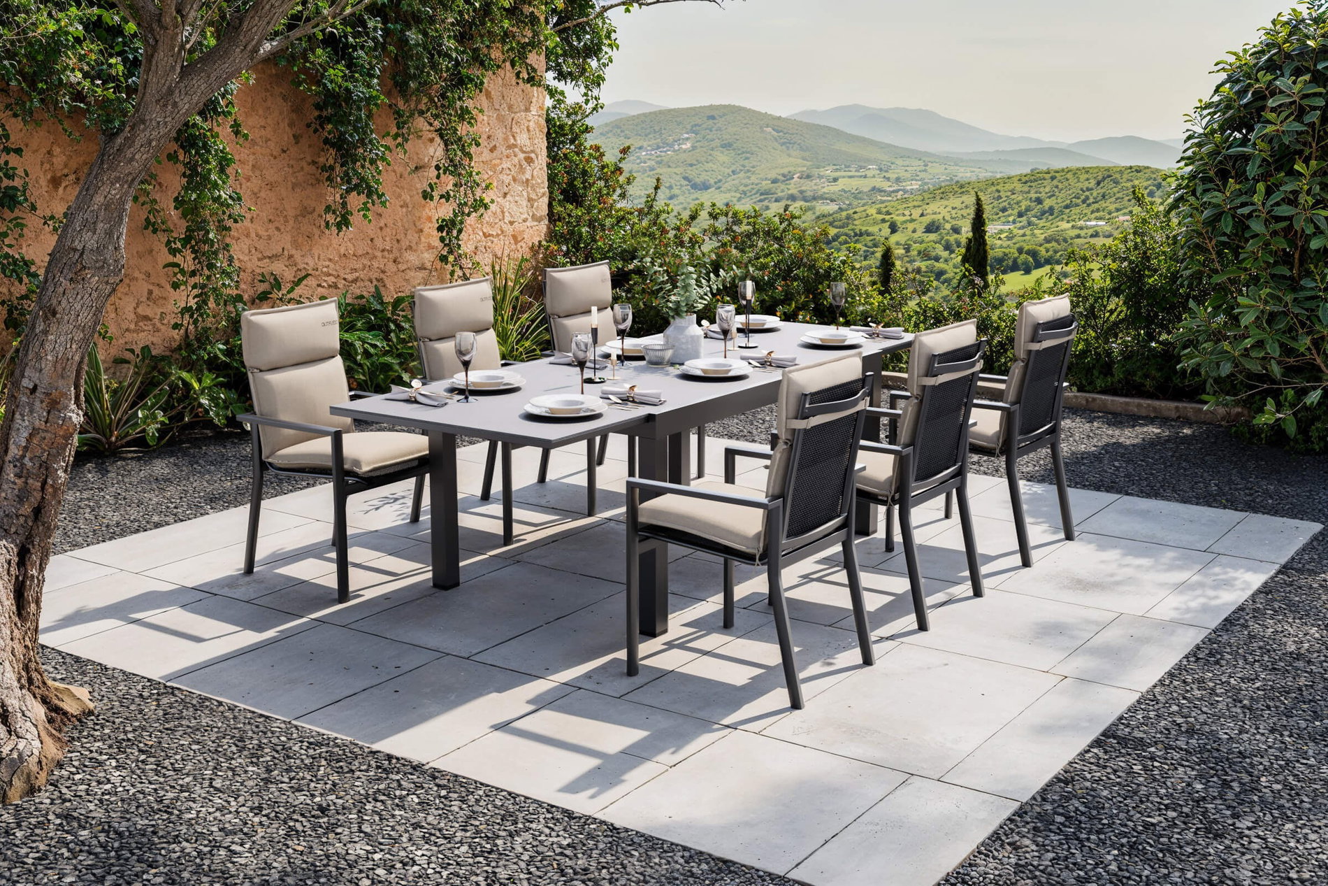 Set da pranzo da giardino OUTFLEXX Premium, antracite opaco/nero/naturale, Alu/Spraystone, tavolo 160/260 x 100 cm, 6 sedie impilabili incl. 6 cuscini Set da pranzo da giardino OUTFLEXX Premium, antracite opaco/nero/naturale, Alu/Spraystone, tavolo 160/260 x 100 cm, 6 sedie impilabili incl. 6 cuscini