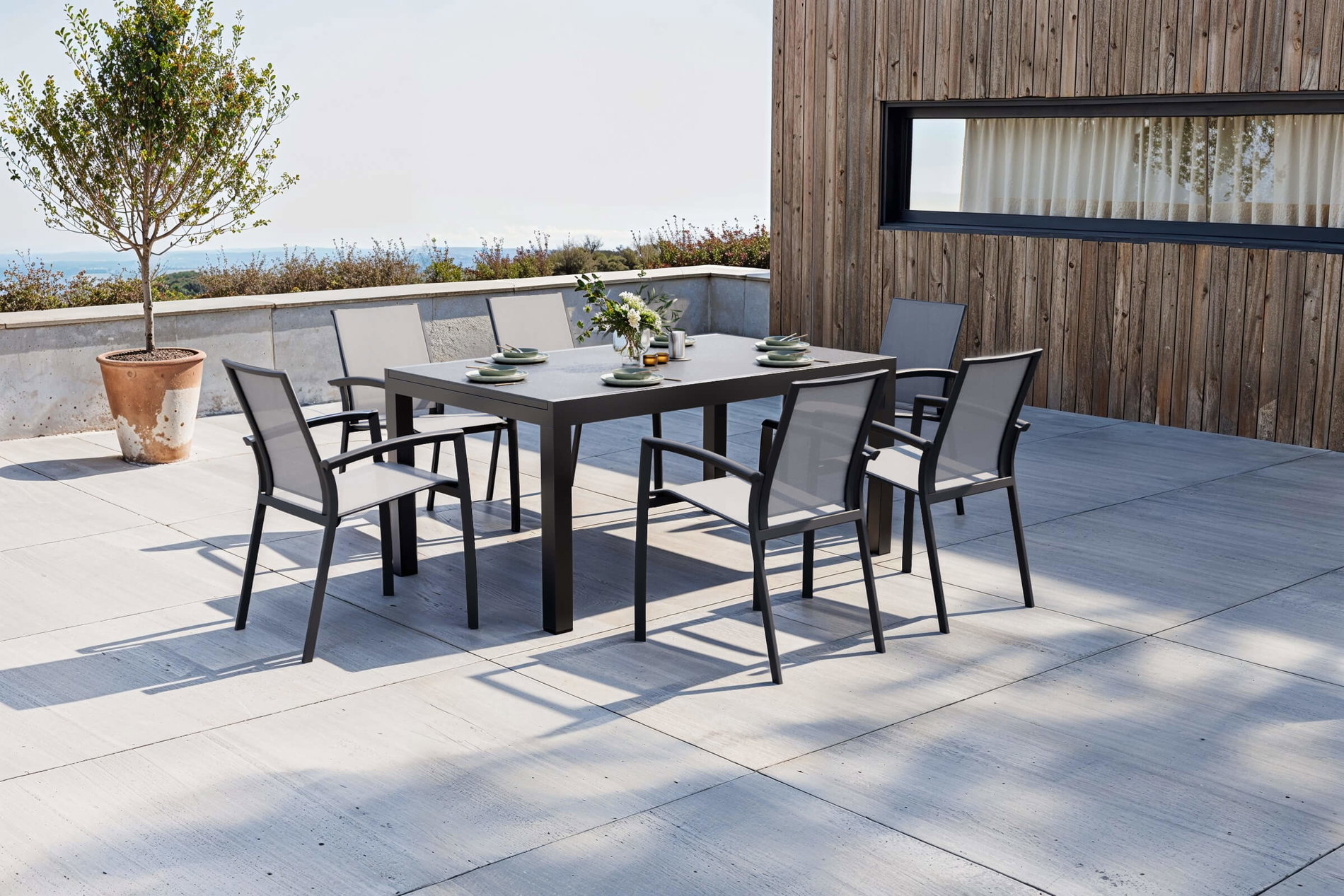 Set da pranzo da giardino OUTFLEXX Premium, antracite opaco/antracite, alluminio/Spraystone/Ranotex, tavolo 160/260 x 100 cm, 6 sedie impilabili