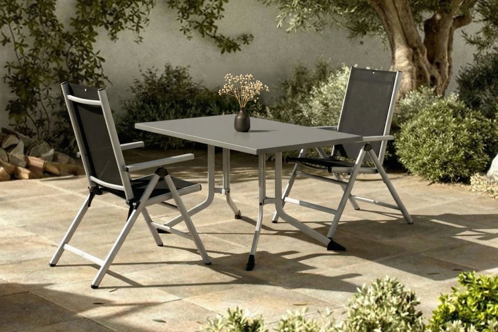 KETTLER BasicPlus Pro Garten-Essgruppe, anthrazit/silber, Alu/Textilene/KETTALUX, Tisch 140 x 95 cm, 2 Klappstühle