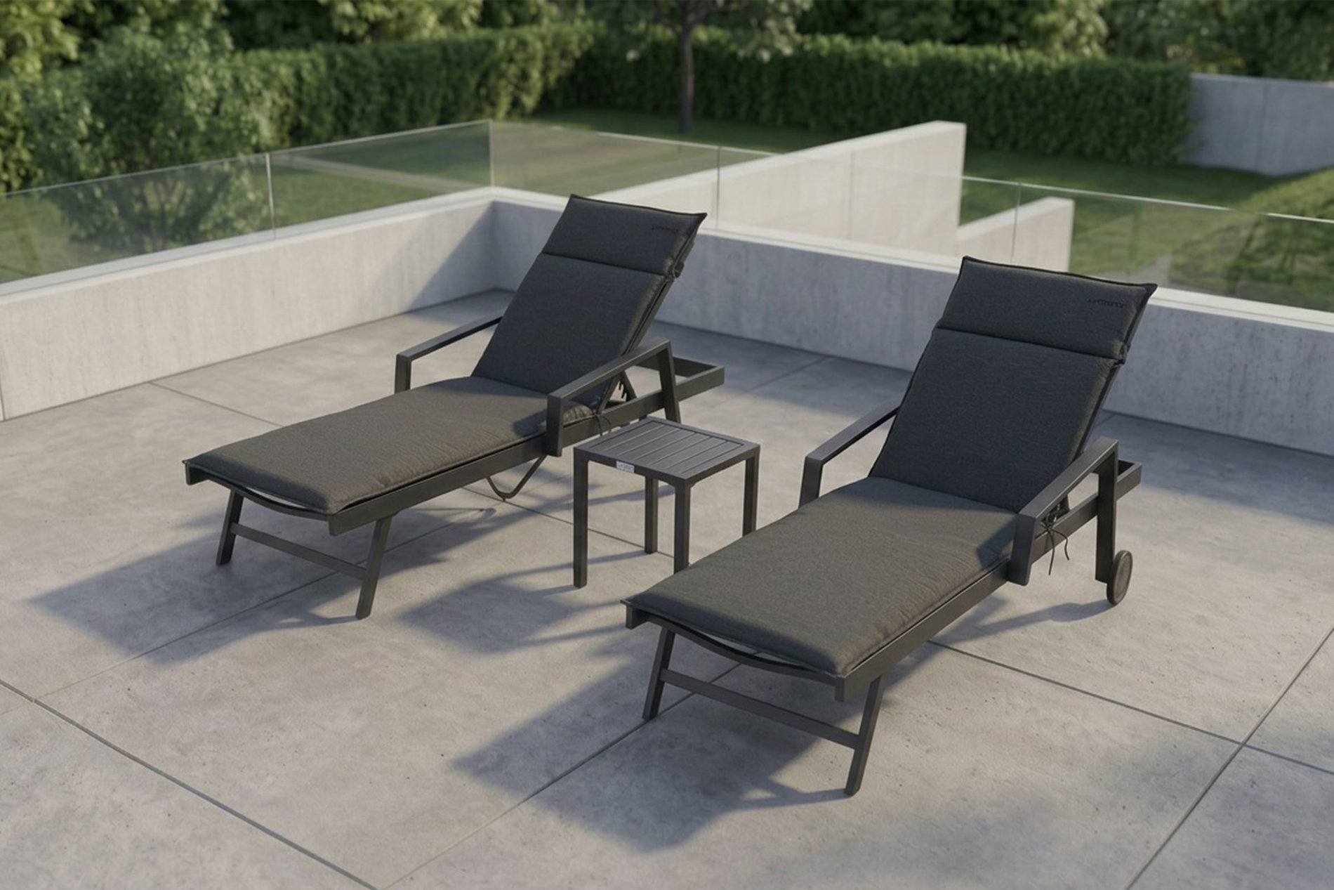 Set di lettini OUTFLEXX, antracite, alluminio/textilene/poliestere, tavolo 40 x 40 cm, 2 cuscini, angolazioni regolabile, con ruote Set di lettini OUTFLEXX, antracite, alluminio/textilene/poliestere, tavolo 40 x 40 cm, 2 cuscini, angolazioni regolabile, con ruote