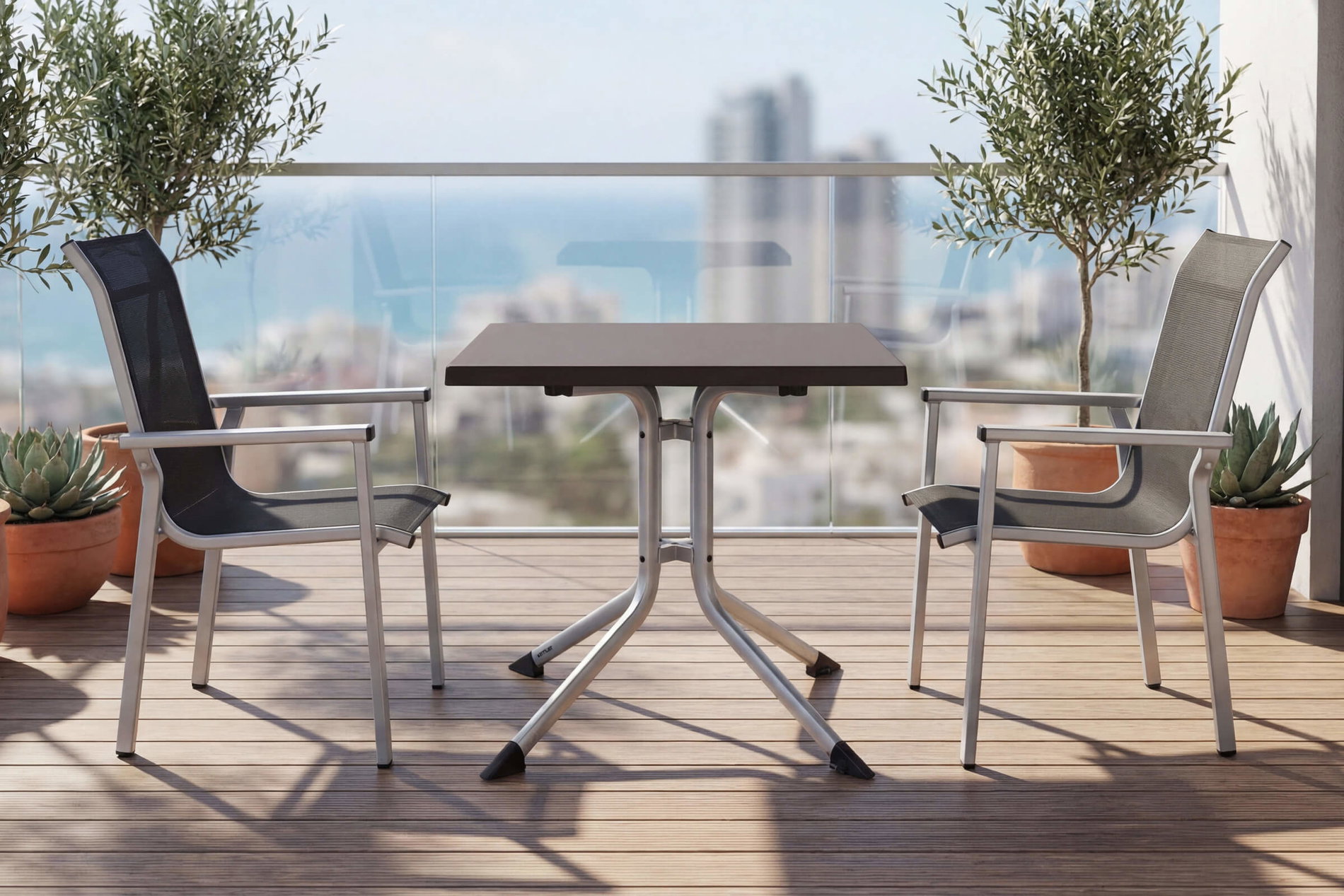 Kettler BasicPlus Pro Set da balcone, argento/antracite, Alluminio/KETTALUX/Textilene, tavolo 70 x 70 cm, 2 sedie impilabili Kettler BasicPlus Pro Set da balcone, argento/antracite, Alluminio/KETTALUX/Textilene, tavolo 70 x 70 cm, 2 sedie impilabili