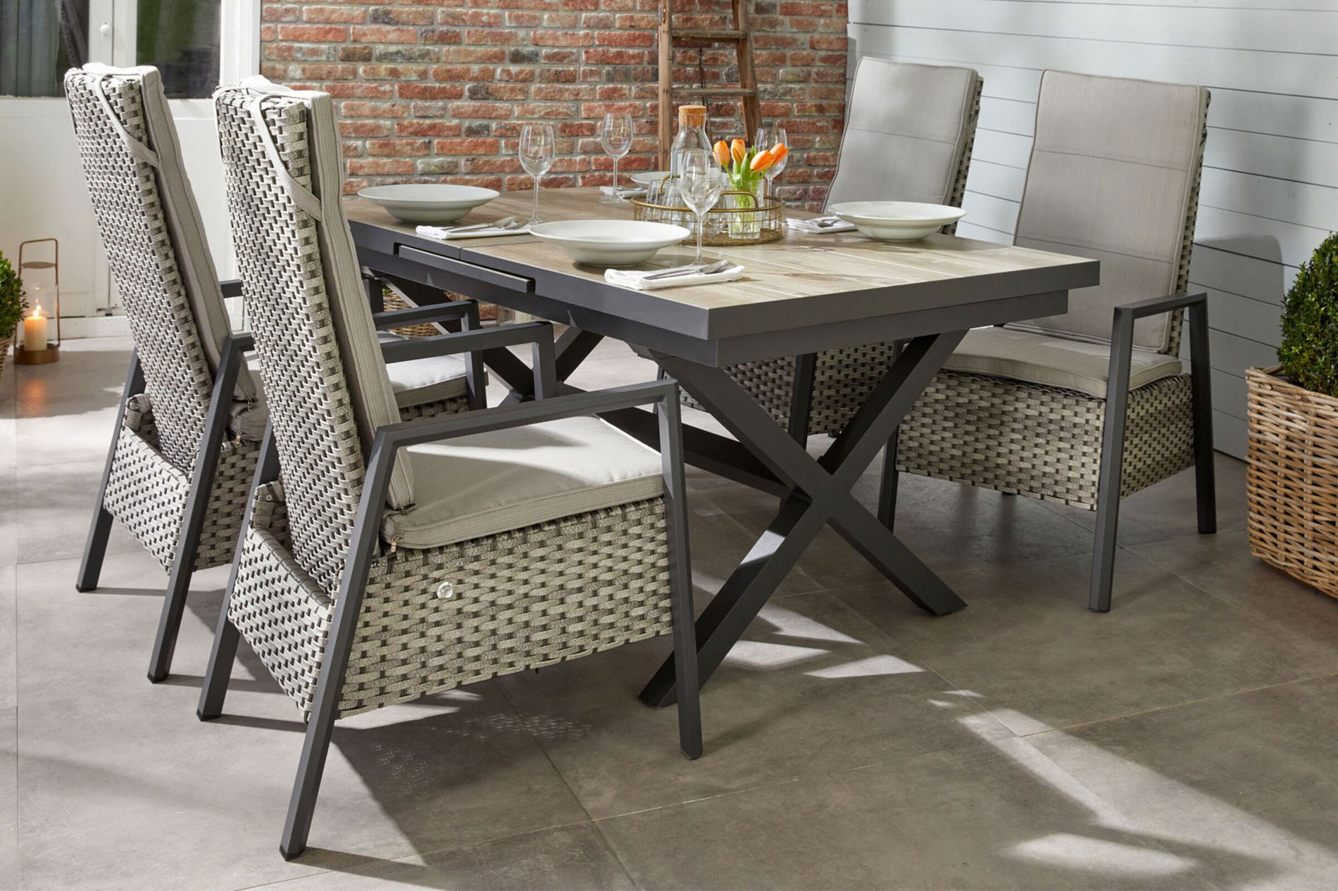 Ploß Louvra 2 Set da pranzo da giardino, naturale/antracite, Polyrattan/Alluminio, 4 poltrone, tavolo 160/210 x 100 cm